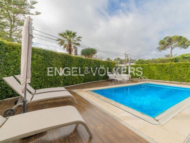 Moradia T5 com piscina e jardim junto à praia