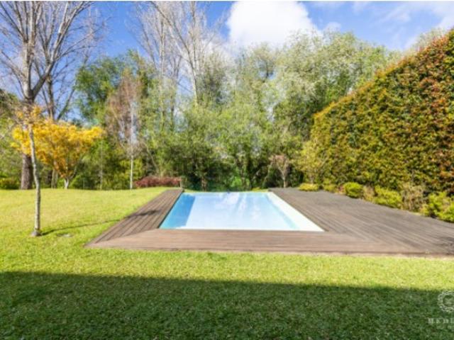 Moradia T5 com Piscina e Jardim Paradisíaco Miramar