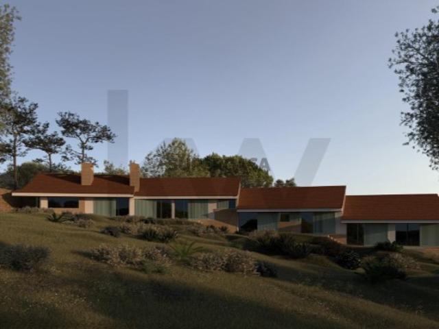 Moradia T5 com piscina e lote de 5000m2, em construção. Entregue ’chave na mão’