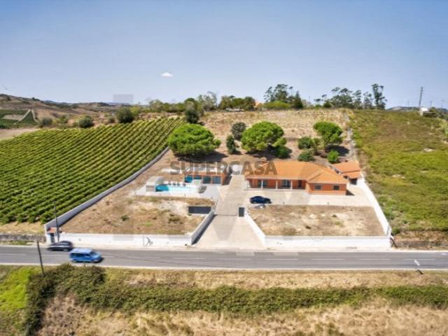 Moradia T5 com piscina e mais de 8.000 m² de terreno | Seramena, Sobral de Monte Agraço