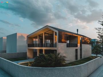 Moradia T5 com Piscina e Terreno em Aveiro