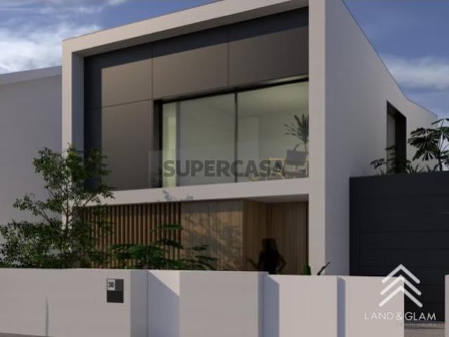 Moradia T5 com piscina em Loures