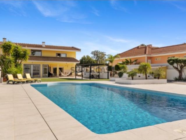 Moradia T5 com piscina em terreno de 1.654 m², a 5 minutos da Praia da Fonte da Telha