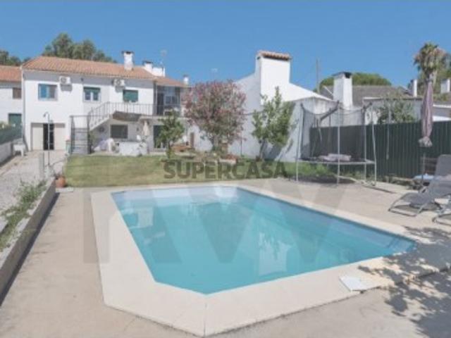 Moradia T6 com Garagem e piscina