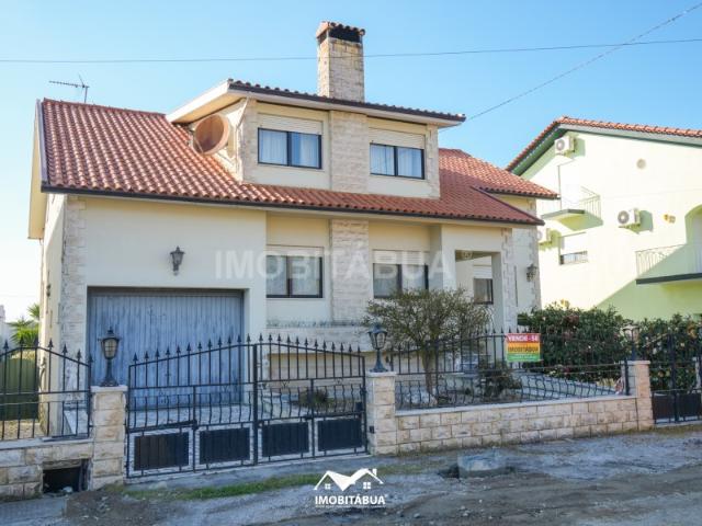 Moradia T5 com Piscina Jacuzzi Integrado, Jardim e Churrasqueira