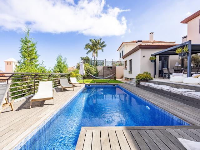 Moradia T5 com Piscina, Jardim e Garagem | São Martinho 434m² São Martinho