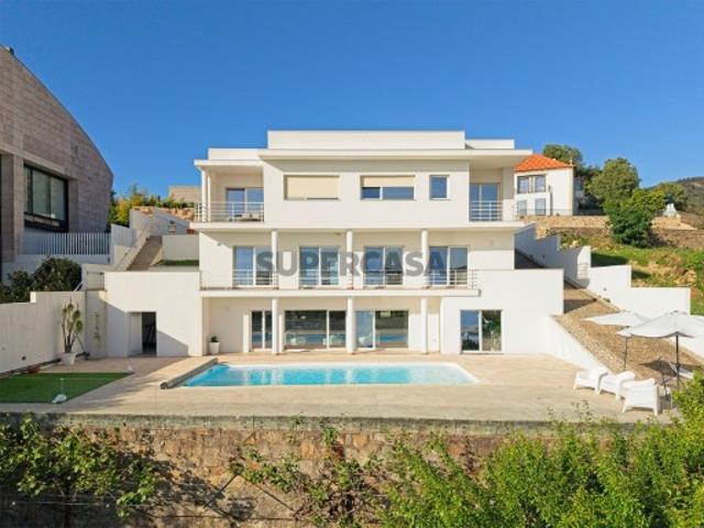 Moradia T5 com piscina, jardim e pomar e com vistas panorâmicas em Lamaçães em Braga