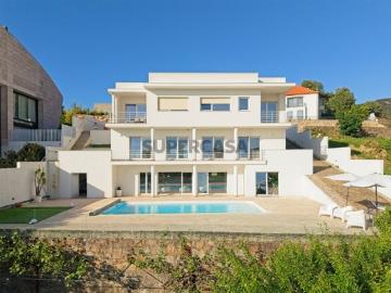 Moradia T5 com piscina, jardim e pomar e com vistas panorâmicas em Lamaçães em Braga