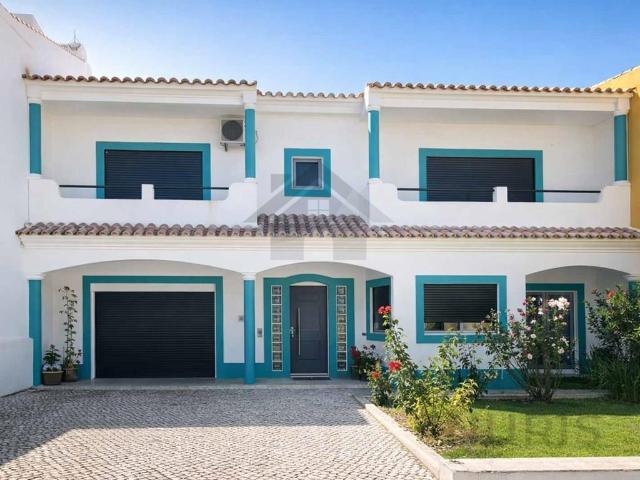Moradia T5 com piscina para venda na Bela Vista Lagoa 238m² Estômbar e Parchal