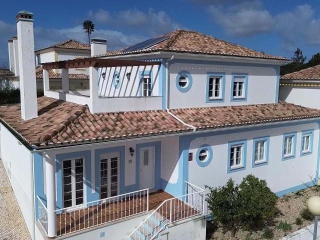 Moradia T5 com piscina privada aquecida em condomínio fechad 189m² Carvalhal