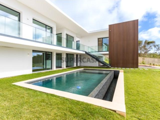 Moradia T5 com piscina privativa e vista mar na Azoia em Sintra