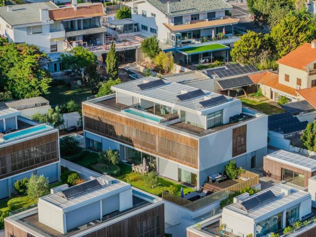 Moradia T5 com piscina privativa, jardim e vista mar | Paço de Arcos