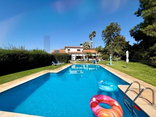 Moradia T5 com piscina, vista panorâmica e casa de hóspedes independente em Palmela