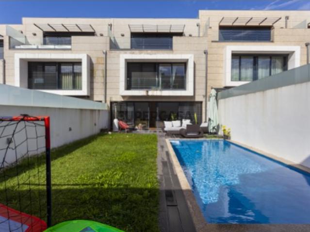 Moradia T5 Com Piscina