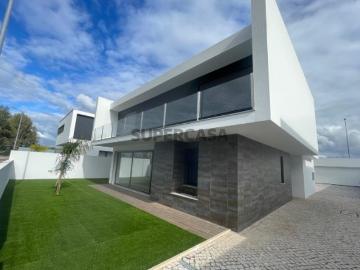 Moradia T5 com piscina
