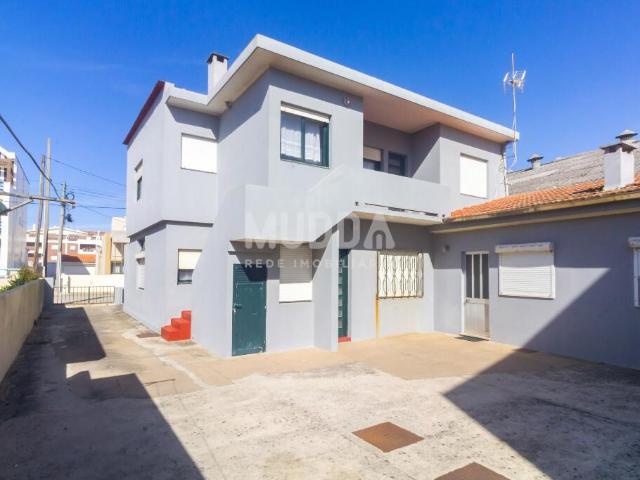 Moradia T5+ com potencial na Praia da Costa Nova