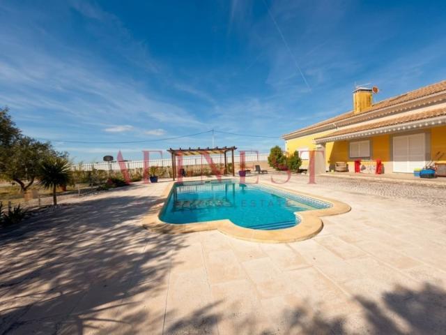 Moradia T5+ com Potencial Turístico e Terreno de 5.600m²