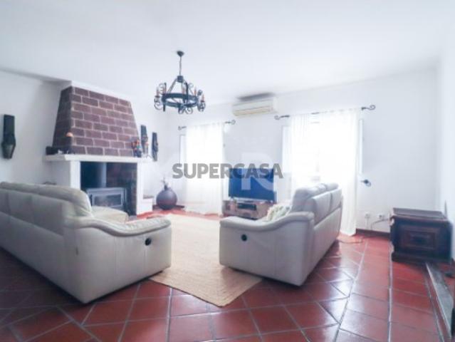 Moradia T4 com quintal e garagem Alcáçovas