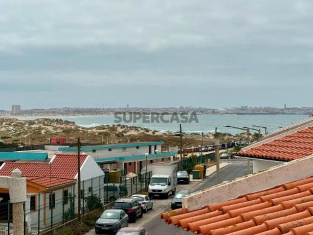 Casa Renovada em Ferrel, Peniche Oportunidade Única!