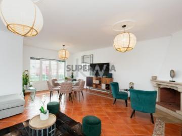 Moradia T5 com Sótão e Garagem, Azambuja| Próxima de Lisboa