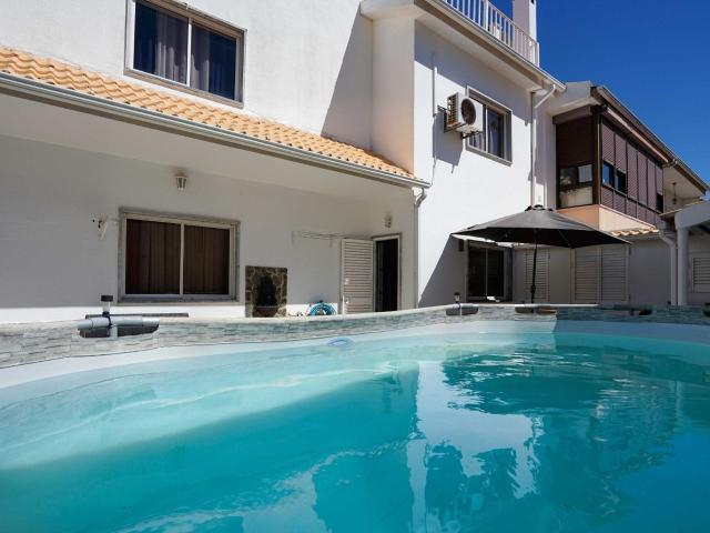 Moradia T5 Completa e Distinta | Piscina, Jacuzzi, Terraço e. 204m² Corroios