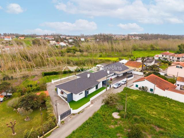 Moradia T5 Contemporânea e elevada eficiência energética – Amor, Leiria