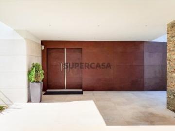 Moradia T5 Contemporânea na Arrábida Elegância, Conforto e Exclusividade