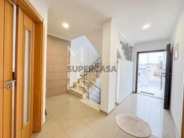 MORADIA T5 RENOVADA | GARAGEM 100 m² | PRONTA A HABITAR FEIJÓ