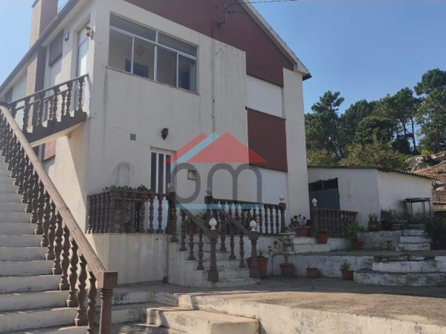 Moradia T5 Duplex com Jardim, Anexos e Cozinha Regional