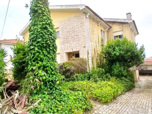 Moradia T5 duplex com jardim, garagem e grande potencial no. 300m² Caldas da Rainha Nossa Senhora Do Pópulo, Coto E São Gregório