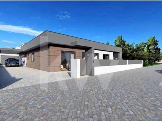 Moradia T5 com 5 suítes, piscina e acabamentos premium em Azeitão