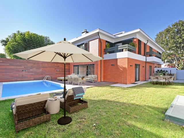 Moradia T5 de Luxo com Piscina na Zona Mais Exclusiva do Porto Cristo Rei