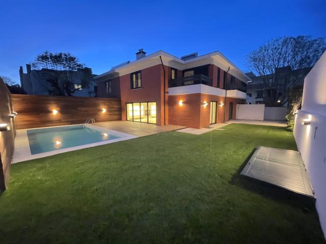 Moradia T5 de Luxo com Piscina na Zona Mais Exclusiva do Porto Cristo Rei