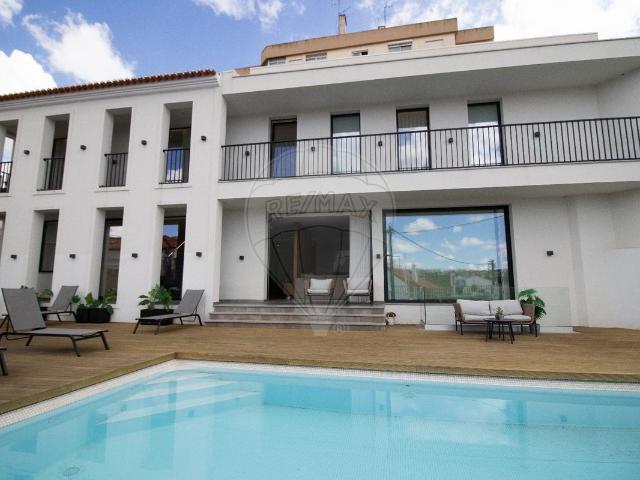 Moradia T5 de luxo à venda em Odivelas