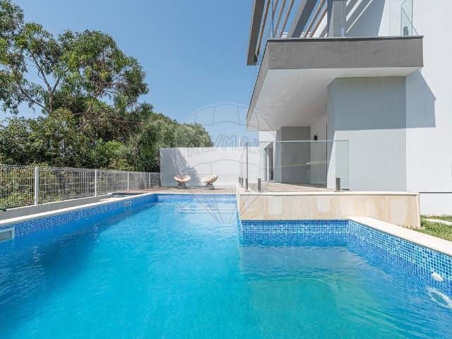 Moradia T5 de luxo à venda em Oeiras