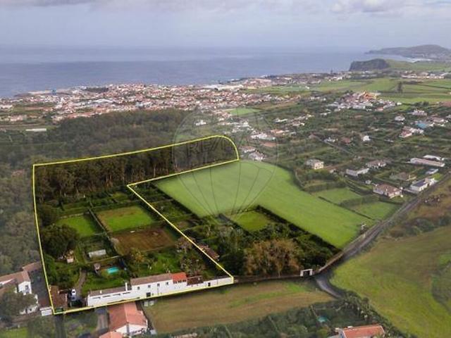 Moradia T5 de luxo à venda em Rabo de Peixe, Ribeira Grande RE/MAX Portugal