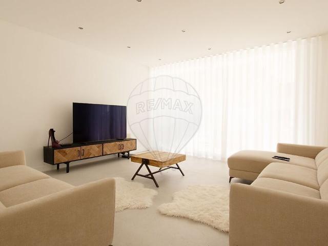 Moradia T5 de luxo à venda em Salir, Loulé RE/MAX Portugal