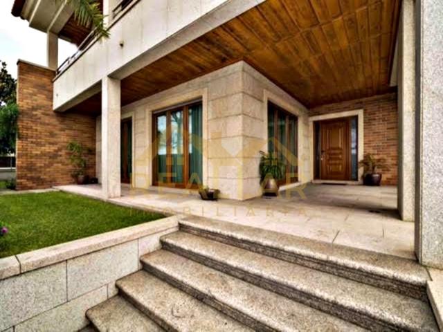 Moradia T5 de luxo em Esposende