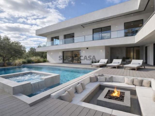 Moradia T5 de Luxo Vila Alegre, Fernão Ferro A casa onde tudo gira à volta da piscina um conceito único em Portugal