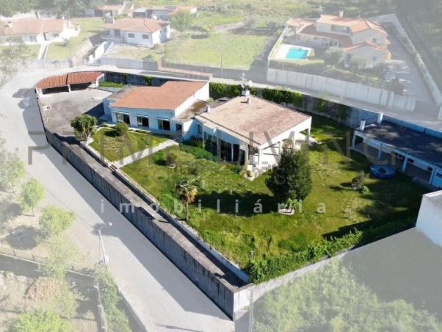 Moradia T5 de Prestígio com 3.000m2 de Terreno e Garagem para 17 Viaturas | Barcelos