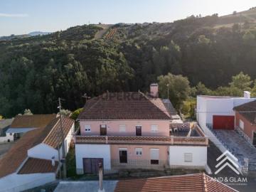 Casa à venda em Igreja Nova e Cheleiros - Despensa