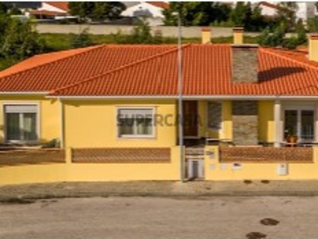 Moradia T5 em Marinha Grande
