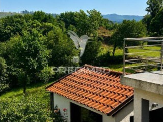 Moradia T5 em Moreira do Rei e Várzea Cova