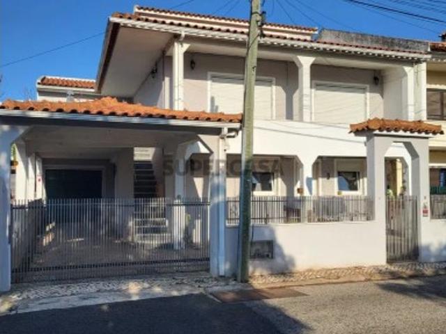 Moradia T5 em Oeiras e São Julião da Barra, Paço de Arcos e Caxias