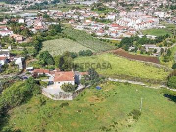Moradia T5 em Oliveira Santa Maria