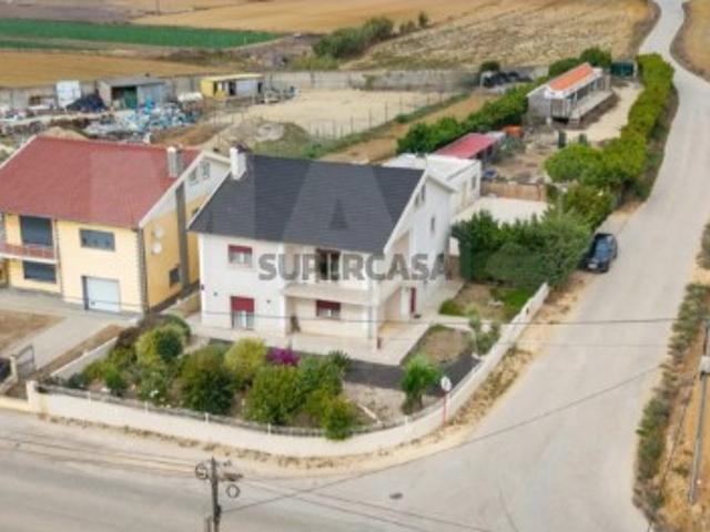 Moradia T5 em Atouguia da Baleia