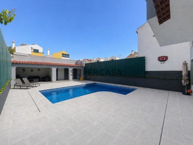 Moradia T5 em Algueirão Mem Martins