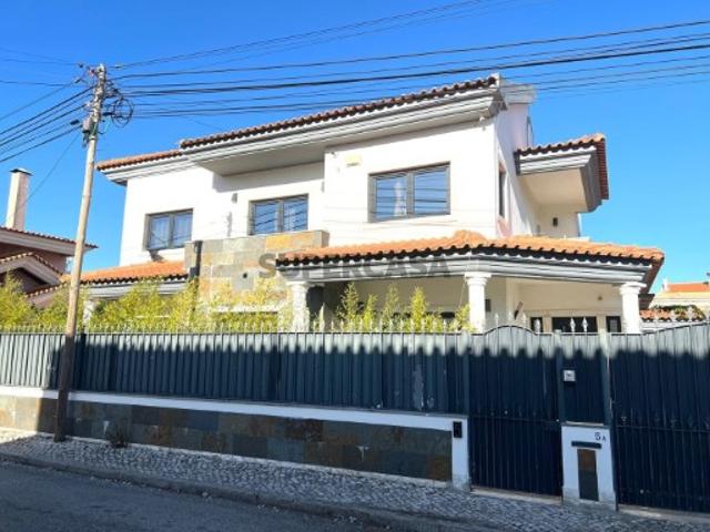 Moradia T5 em Algueirão Mem Martins