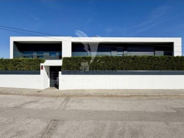 Moradia T5 em Alhos Vedros