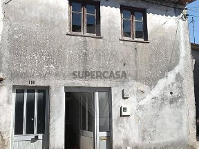 Moradia T5 em Almalaguês